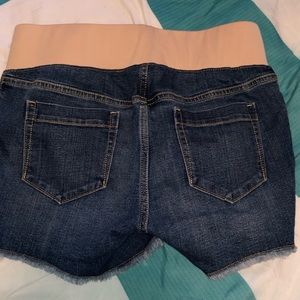 Old Navy Shorts - New!!! Old navy maternity shorts Old Navy Shorts - New!!! Old navy maternity shorts